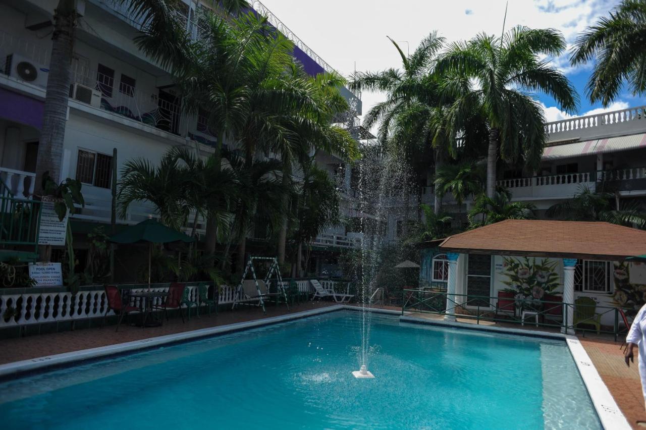 Glorianna Hotel 몬테고 베이 외부 사진