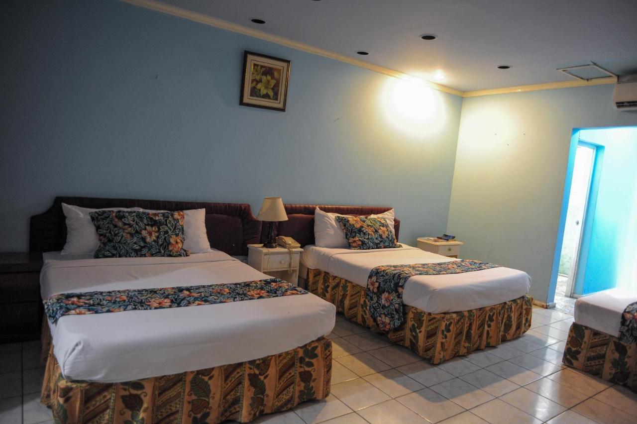 Glorianna Hotel 몬테고 베이 외부 사진
